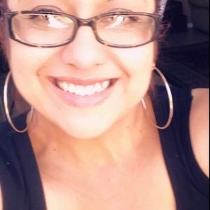 Meet your Posher, Elizabeth